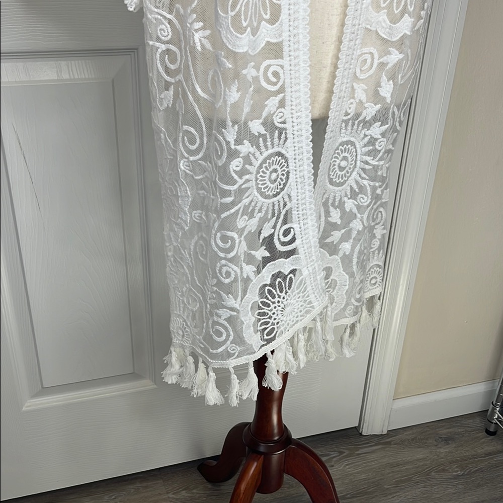 White Lace Kimono - Picture 3 of 9